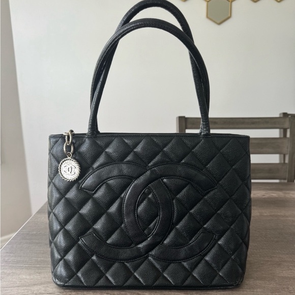 Chanel Raffle Game ๐ค - Picture 2 of 4